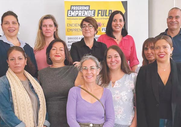 Grupo de emprendedores asesorados en el Programa Emprende de la FULP